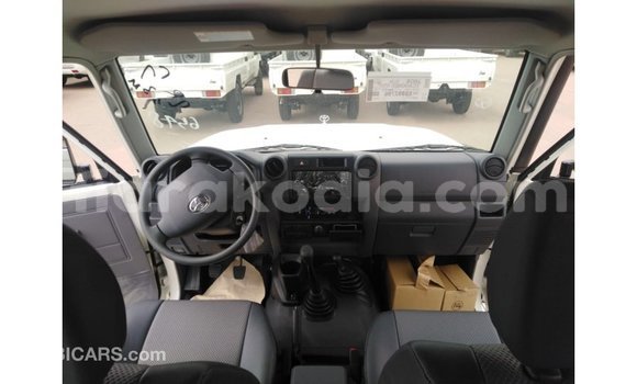 Hividy Toyota Land Cruiser fotsy Car in Import - Dubai in Diana Hividy Toyota Land Cruiser fotsy Car in Import - Dubai in Diana