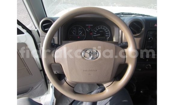 Hividy Toyota Land Cruiser fotsy Car in Import - Dubai in Diana Hividy Toyota Land Cruiser fotsy Car in Import - Dubai in Diana