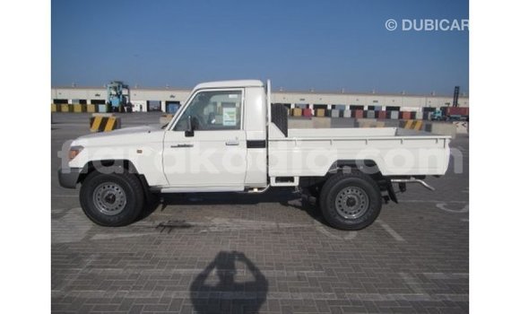 Hividy Toyota Land Cruiser fotsy Car in Import - Dubai in Diana Hividy Toyota Land Cruiser fotsy Car in Import - Dubai in Diana