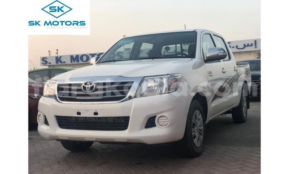 Hividy Toyota Hilux fotsy Car in Import - Dubai in Diana Hividy Toyota Hilux fotsy Car in Import - Dubai in Diana