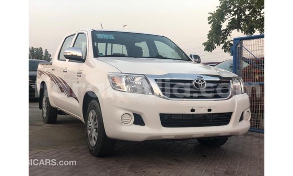 Hividy Toyota Hilux fotsy Car in Import - Dubai in Diana Hividy Toyota Hilux fotsy Car in Import - Dubai in Diana