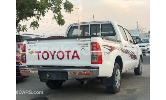 Hividy Toyota Hilux fotsy Car in Import - Dubai in Diana Hividy Toyota Hilux fotsy Car in Import - Dubai in Diana