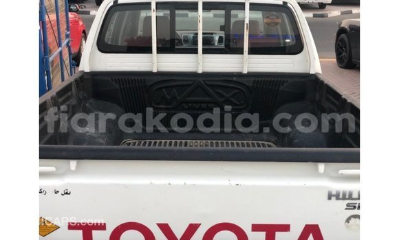 Hividy Toyota Hilux fotsy Car in Import - Dubai in Diana Hividy Toyota Hilux fotsy Car in Import - Dubai in Diana