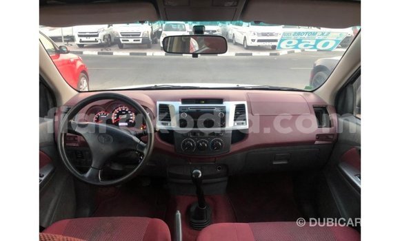 Hividy Toyota Hilux fotsy Car in Import - Dubai in Diana Hividy Toyota Hilux fotsy Car in Import - Dubai in Diana