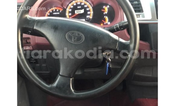 Hividy Toyota Hilux fotsy Car in Import - Dubai in Diana Hividy Toyota Hilux fotsy Car in Import - Dubai in Diana