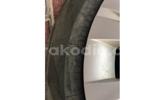 Hividy Toyota Hilux fotsy Car in Import - Dubai in Diana Hividy Toyota Hilux fotsy Car in Import - Dubai in Diana