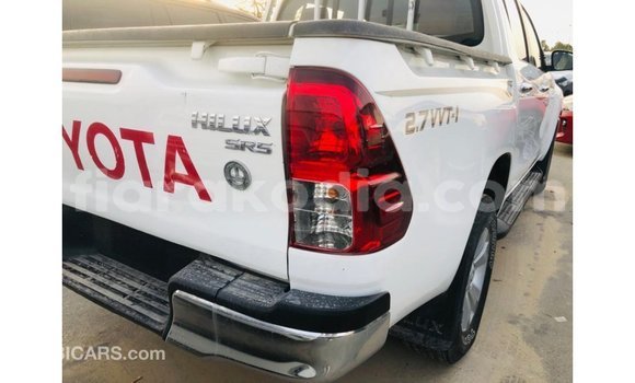 Acheter Import Voiture Toyota Hilux Blanc à Import - Dubai, Diana Acheter Import Voiture Toyota Hilux Blanc à Import - Dubai, Diana