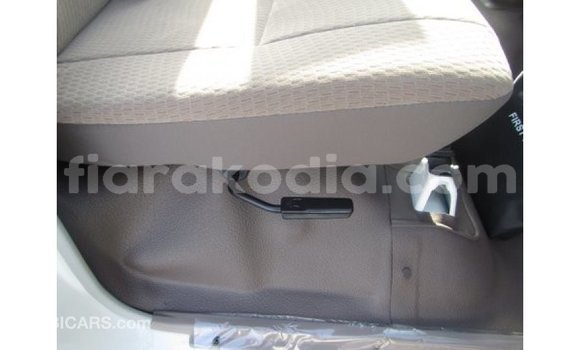 Hividy Toyota Land Cruiser fotsy Car in Import - Dubai in Diana Hividy Toyota Land Cruiser fotsy Car in Import - Dubai in Diana