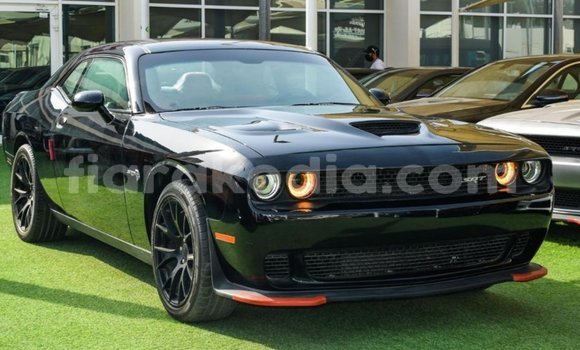 Acheter Import Voiture Dodge Challenger Noir à Import - Dubai, Diana