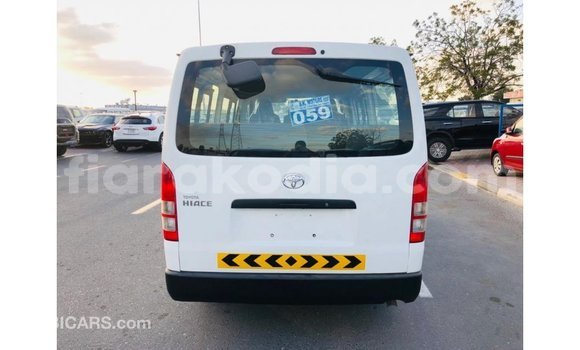 Hividy Toyota Hiace fotsy Car in Import - Dubai in Diana Hividy Toyota Hiace fotsy Car in Import - Dubai in Diana