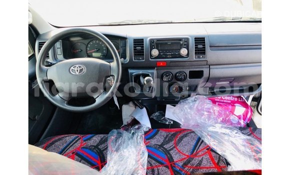 Hividy Toyota Hiace fotsy Car in Import - Dubai in Diana Hividy Toyota Hiace fotsy Car in Import - Dubai in Diana