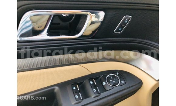 Acheter Import Voiture Ford Explorer Rouge à Import - Dubai, Diana Acheter Import Voiture Ford Explorer Rouge à Import - Dubai, Diana