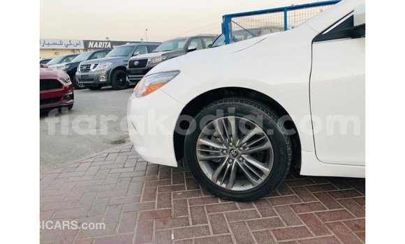 Acheter Import Voiture Toyota Camry Blanc à Import - Dubai, Diana Acheter Import Voiture Toyota Camry Blanc à Import - Dubai, Diana
