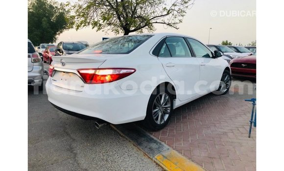 Acheter Import Voiture Toyota Camry Blanc à Import - Dubai, Diana Acheter Import Voiture Toyota Camry Blanc à Import - Dubai, Diana