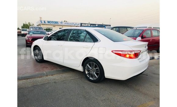 Acheter Import Voiture Toyota Camry Blanc à Import - Dubai, Diana Acheter Import Voiture Toyota Camry Blanc à Import - Dubai, Diana