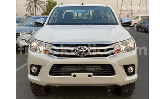 Hividy Toyota Hilux fotsy Car in Import - Dubai in Diana Hividy Toyota Hilux fotsy Car in Import - Dubai in Diana
