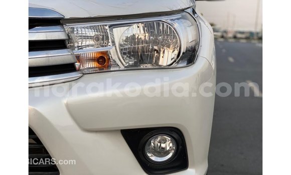 Hividy Toyota Hilux fotsy Car in Import - Dubai in Diana Hividy Toyota Hilux fotsy Car in Import - Dubai in Diana