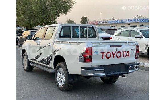 Hividy Toyota Hilux fotsy Car in Import - Dubai in Diana Hividy Toyota Hilux fotsy Car in Import - Dubai in Diana