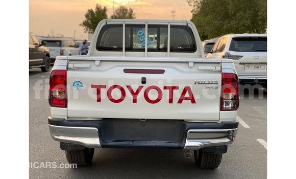 Hividy Toyota Hilux fotsy Car in Import - Dubai in Diana Hividy Toyota Hilux fotsy Car in Import - Dubai in Diana