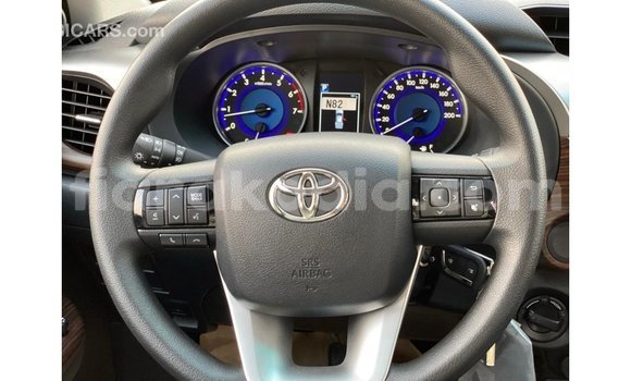 Hividy Toyota Hilux fotsy Car in Import - Dubai in Diana Hividy Toyota Hilux fotsy Car in Import - Dubai in Diana