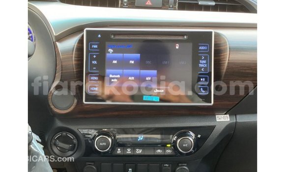 Hividy Toyota Hilux fotsy Car in Import - Dubai in Diana Hividy Toyota Hilux fotsy Car in Import - Dubai in Diana