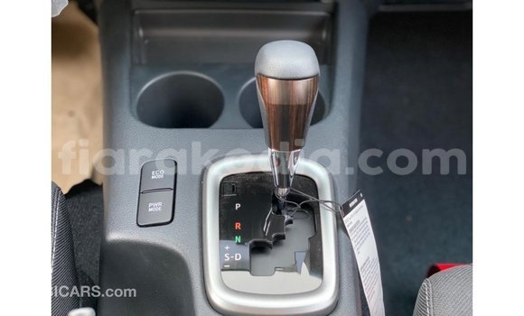 Hividy Toyota Hilux fotsy Car in Import - Dubai in Diana Hividy Toyota Hilux fotsy Car in Import - Dubai in Diana