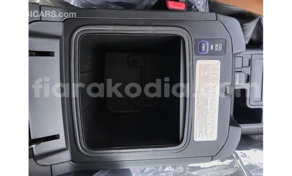 Acheter Import Voiture Toyota Prado Noir à Import - Dubai, Diana Acheter Import Voiture Toyota Prado Noir à Import - Dubai, Diana