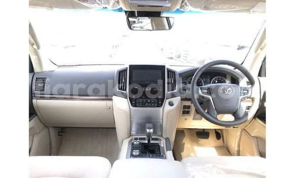 Hividy Toyota Land Cruiser fotsy Car in Import - Dubai in Diana Hividy Toyota Land Cruiser fotsy Car in Import - Dubai in Diana