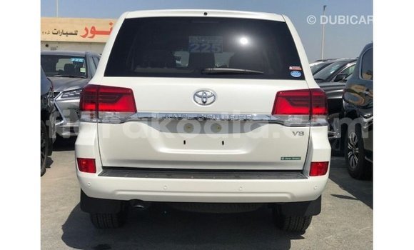 Hividy Toyota Land Cruiser fotsy Car in Import - Dubai in Diana Hividy Toyota Land Cruiser fotsy Car in Import - Dubai in Diana