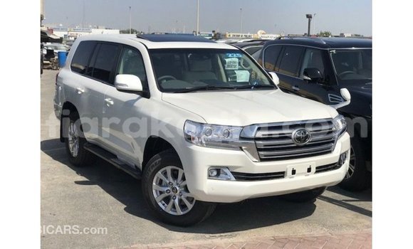 Hividy Toyota Land Cruiser fotsy Car in Import - Dubai in Diana Hividy Toyota Land Cruiser fotsy Car in Import - Dubai in Diana
