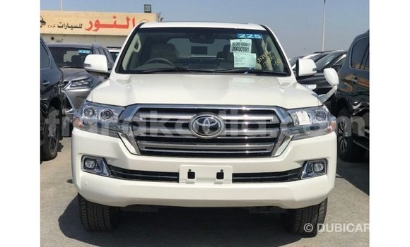 Hividy Toyota Land Cruiser fotsy Car in Import - Dubai in Diana Hividy Toyota Land Cruiser fotsy Car in Import - Dubai in Diana