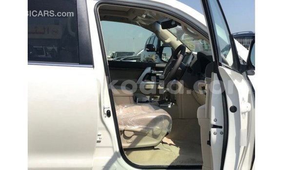 Hividy Toyota Land Cruiser fotsy Car in Import - Dubai in Diana Hividy Toyota Land Cruiser fotsy Car in Import - Dubai in Diana