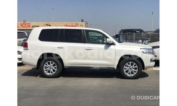 Hividy Toyota Land Cruiser fotsy Car in Import - Dubai in Diana Hividy Toyota Land Cruiser fotsy Car in Import - Dubai in Diana