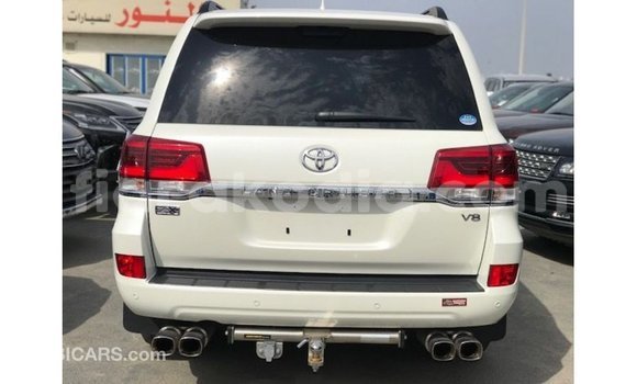 Acheter Import Voiture Toyota Land Cruiser Blanc à Import - Dubai, Diana Acheter Import Voiture Toyota Land Cruiser Blanc à Import - Dubai, Diana