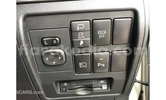 Acheter Import Voiture Toyota Land Cruiser Blanc à Import - Dubai, Diana Acheter Import Voiture Toyota Land Cruiser Blanc à Import - Dubai, Diana