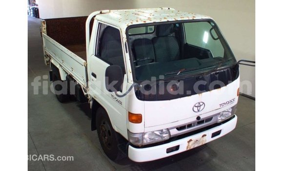Acheter Import Utilitaire Toyota Dyna Blanc à Import - Dubai, Diana Acheter Import Utilitaire Toyota Dyna Blanc à Import - Dubai, Diana
