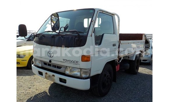 Acheter Import Utilitaire Toyota Dyna Blanc à Import - Dubai, Diana Acheter Import Utilitaire Toyota Dyna Blanc à Import - Dubai, Diana