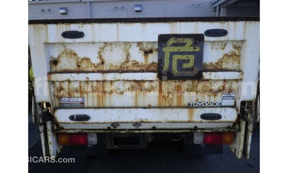 Acheter Import Utilitaire Toyota Dyna Blanc à Import - Dubai, Diana Acheter Import Utilitaire Toyota Dyna Blanc à Import - Dubai, Diana