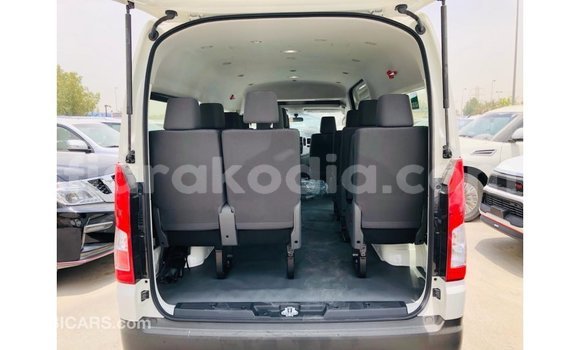 Hividy Toyota Hiace fotsy Car in Import - Dubai in Diana Hividy Toyota Hiace fotsy Car in Import - Dubai in Diana