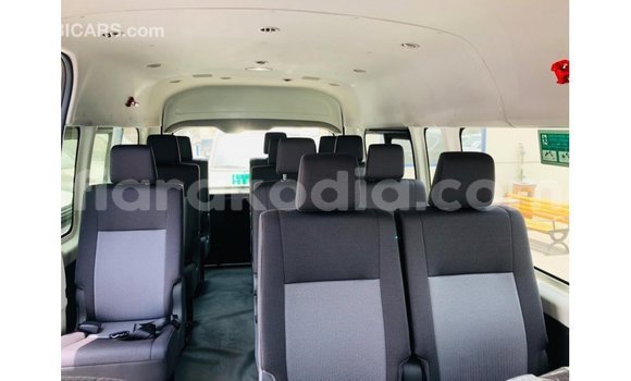 Hividy Toyota Hiace fotsy Car in Import - Dubai in Diana Hividy Toyota Hiace fotsy Car in Import - Dubai in Diana