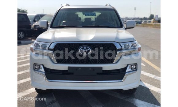 Acheter Import Voiture Toyota Land Cruiser Blanc à Import - Dubai, Diana Acheter Import Voiture Toyota Land Cruiser Blanc à Import - Dubai, Diana