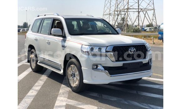 Acheter Import Voiture Toyota Land Cruiser Blanc à Import - Dubai, Diana Acheter Import Voiture Toyota Land Cruiser Blanc à Import - Dubai, Diana