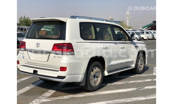 Acheter Import Voiture Toyota Land Cruiser Blanc à Import - Dubai, Diana Acheter Import Voiture Toyota Land Cruiser Blanc à Import - Dubai, Diana