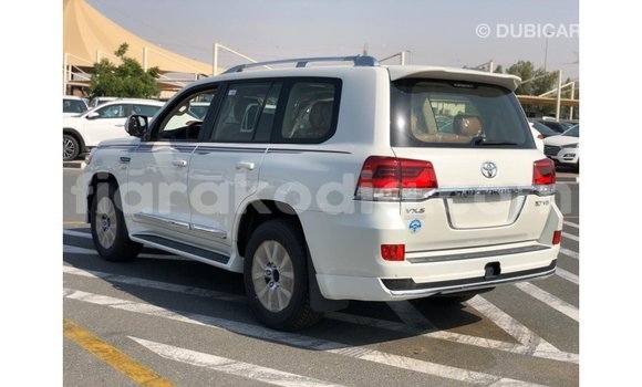 Acheter Import Voiture Toyota Land Cruiser Blanc à Import - Dubai, Diana Acheter Import Voiture Toyota Land Cruiser Blanc à Import - Dubai, Diana