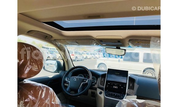 Acheter Import Voiture Toyota Land Cruiser Blanc à Import - Dubai, Diana Acheter Import Voiture Toyota Land Cruiser Blanc à Import - Dubai, Diana