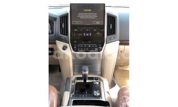 Acheter Import Voiture Toyota Land Cruiser Blanc à Import - Dubai, Diana Acheter Import Voiture Toyota Land Cruiser Blanc à Import - Dubai, Diana