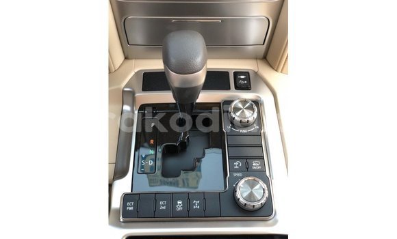 Acheter Import Voiture Toyota Land Cruiser Blanc à Import - Dubai, Diana Acheter Import Voiture Toyota Land Cruiser Blanc à Import - Dubai, Diana