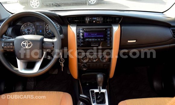 Acheter Import Voiture Toyota Fortuner Bleu à Import - Dubai, Diana Acheter Import Voiture Toyota Fortuner Bleu à Import - Dubai, Diana