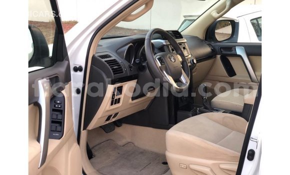Acheter Import Voiture Toyota Prado Blanc à Import - Dubai, Diana Acheter Import Voiture Toyota Prado Blanc à Import - Dubai, Diana