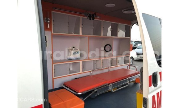 Acheter Import Voiture Toyota Hiace Blanc à Import - Dubai, Diana Acheter Import Voiture Toyota Hiace Blanc à Import - Dubai, Diana